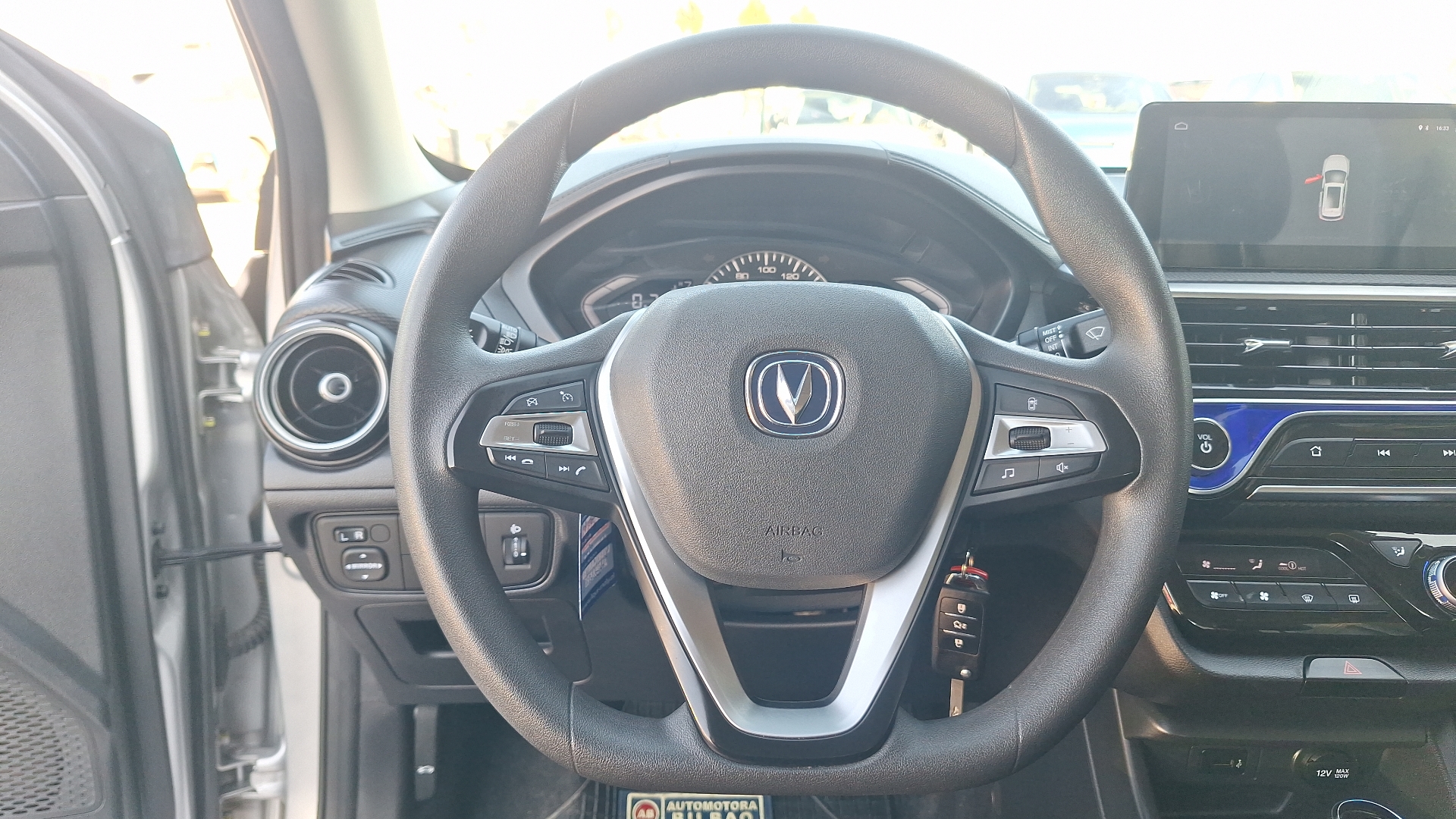 Changan Alsvin — foto 8 de 16