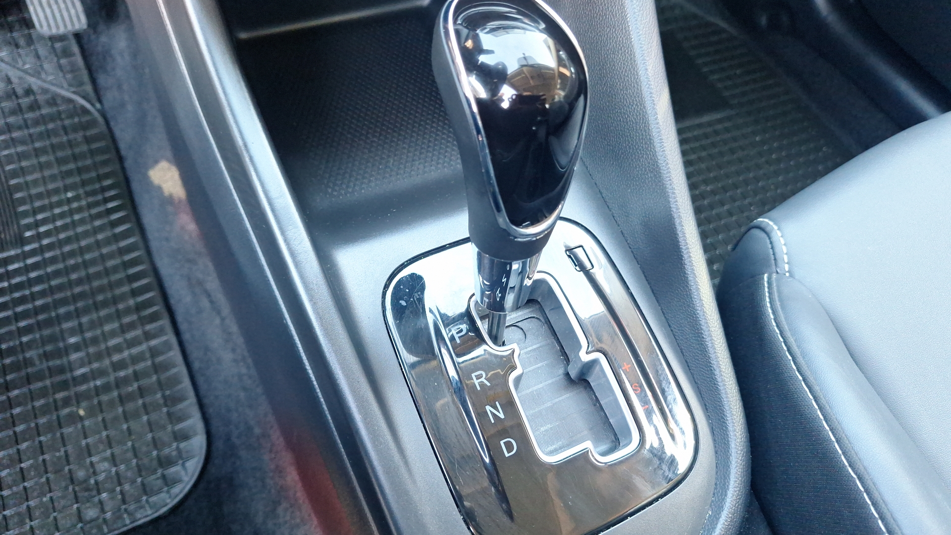 Changan Alsvin — foto 11 de 16