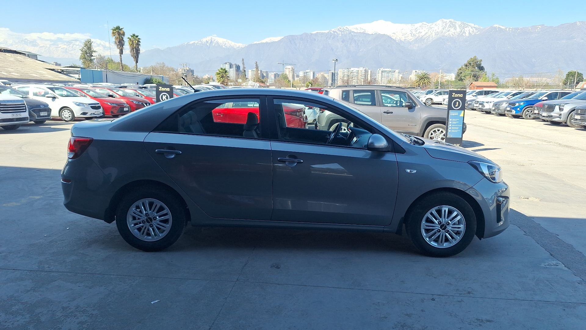 KIA Soluto — foto 5 de 15