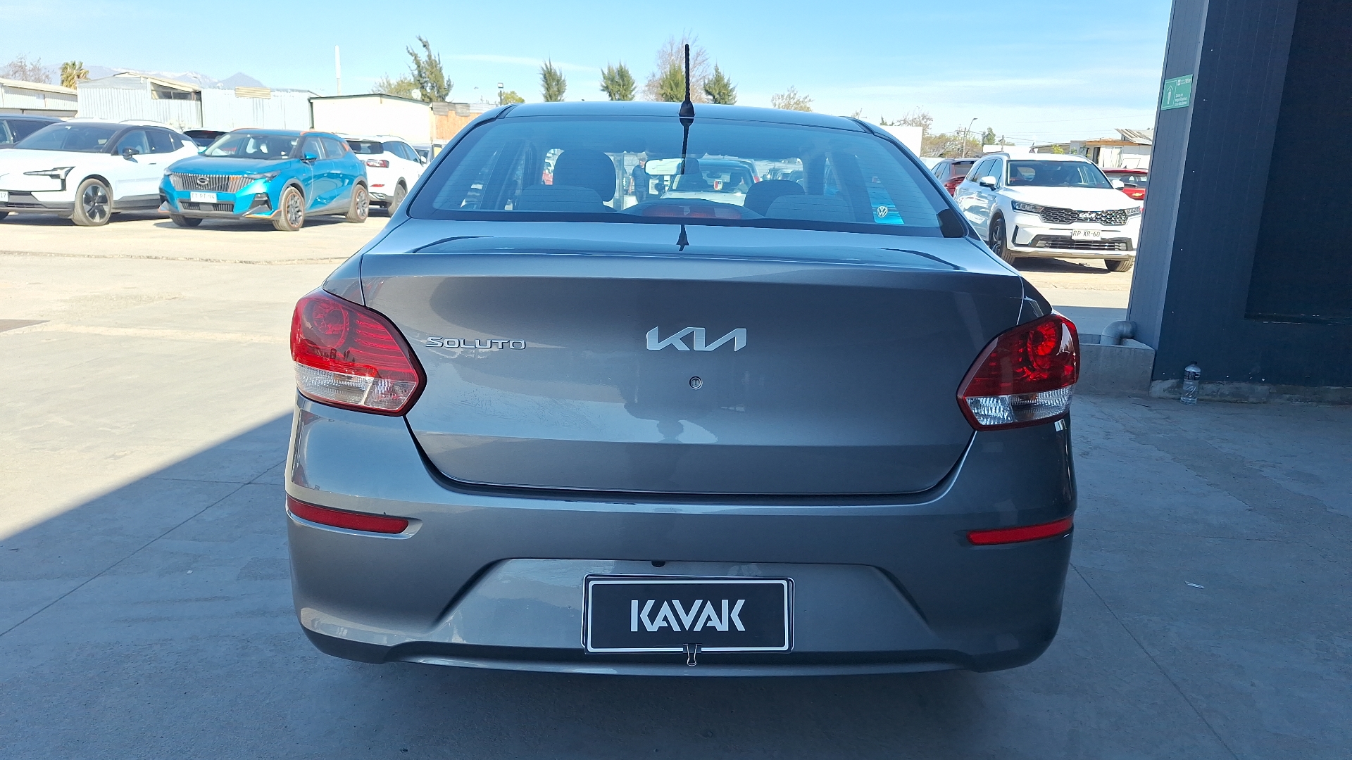KIA Soluto — foto 3 de 15