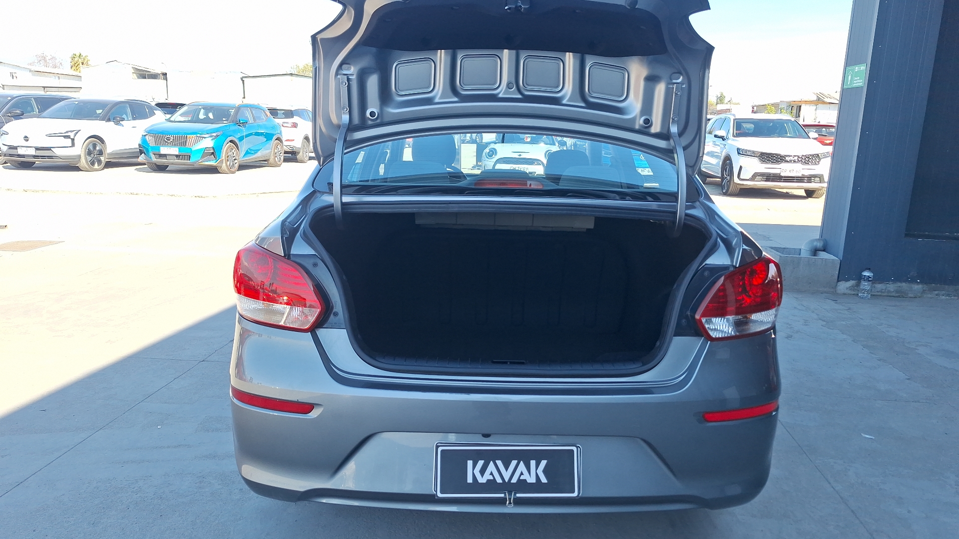 KIA Soluto — foto 4 de 15