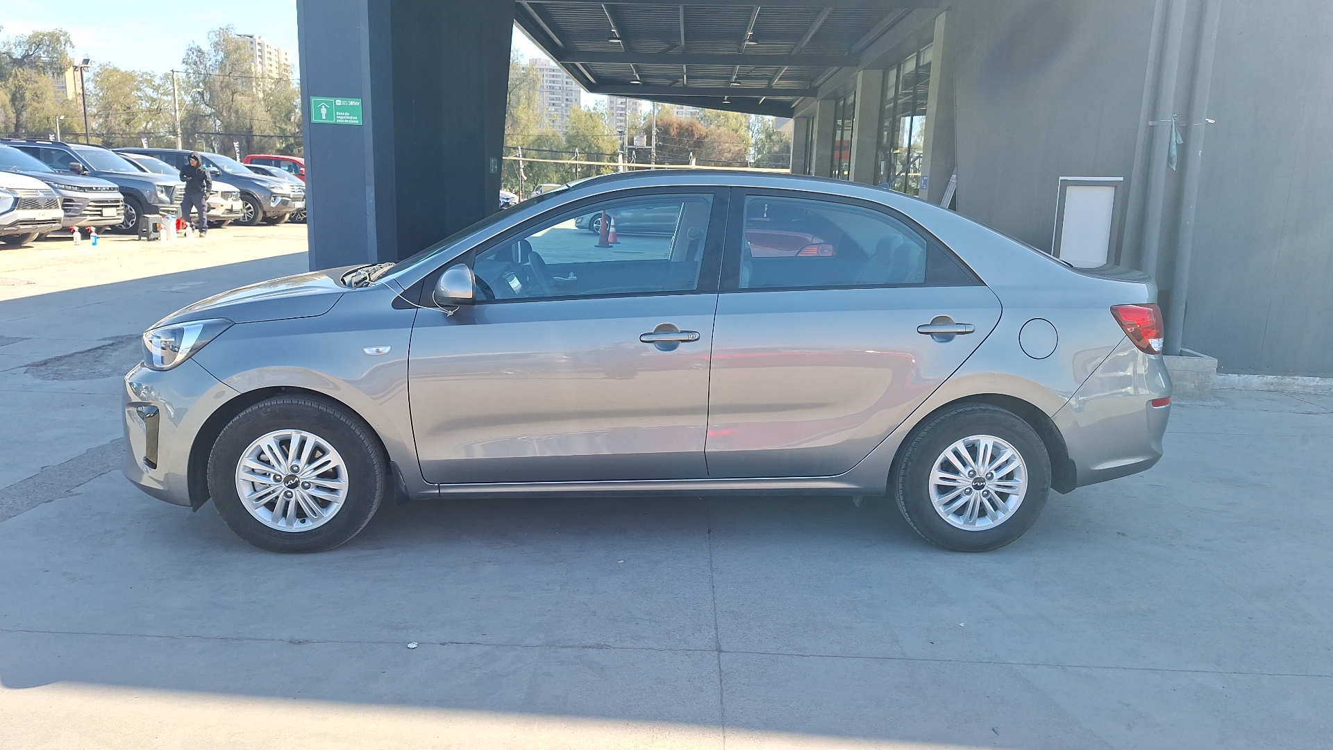 KIA Soluto — foto 2 de 15