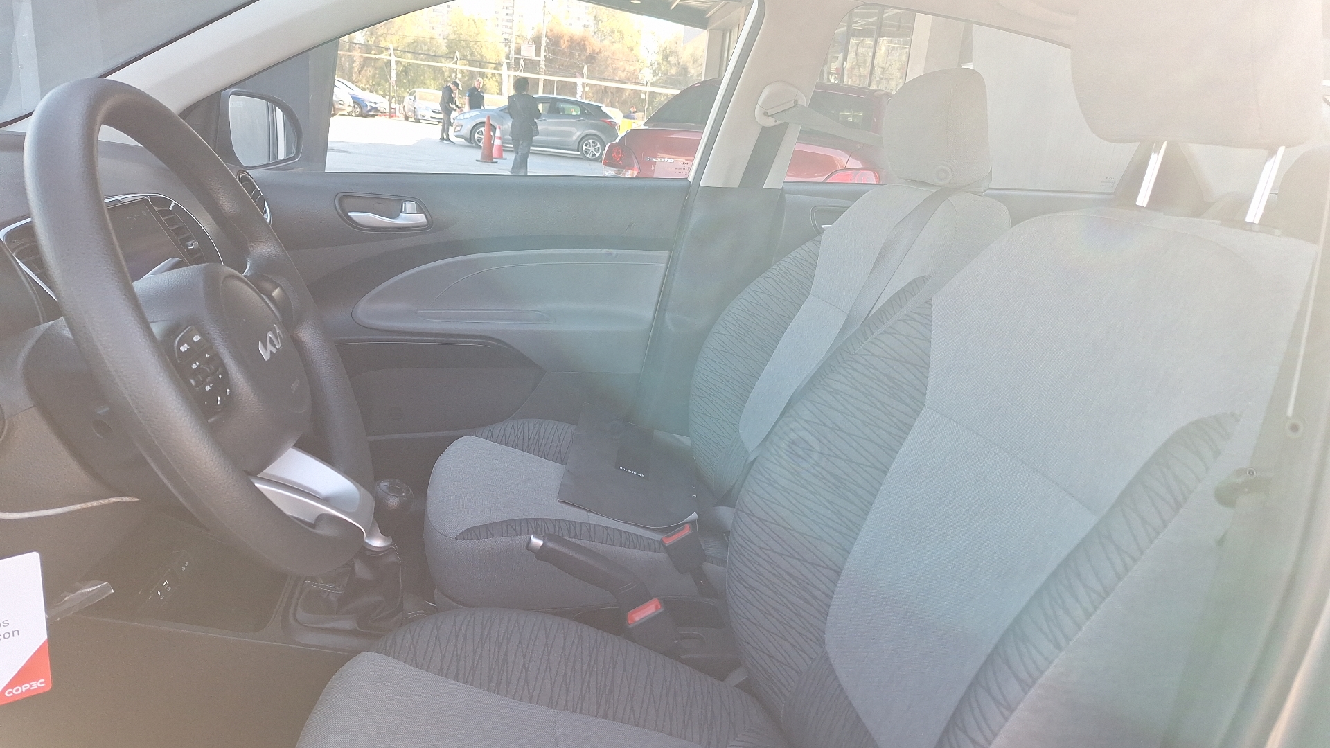 KIA Soluto — foto 14 de 15