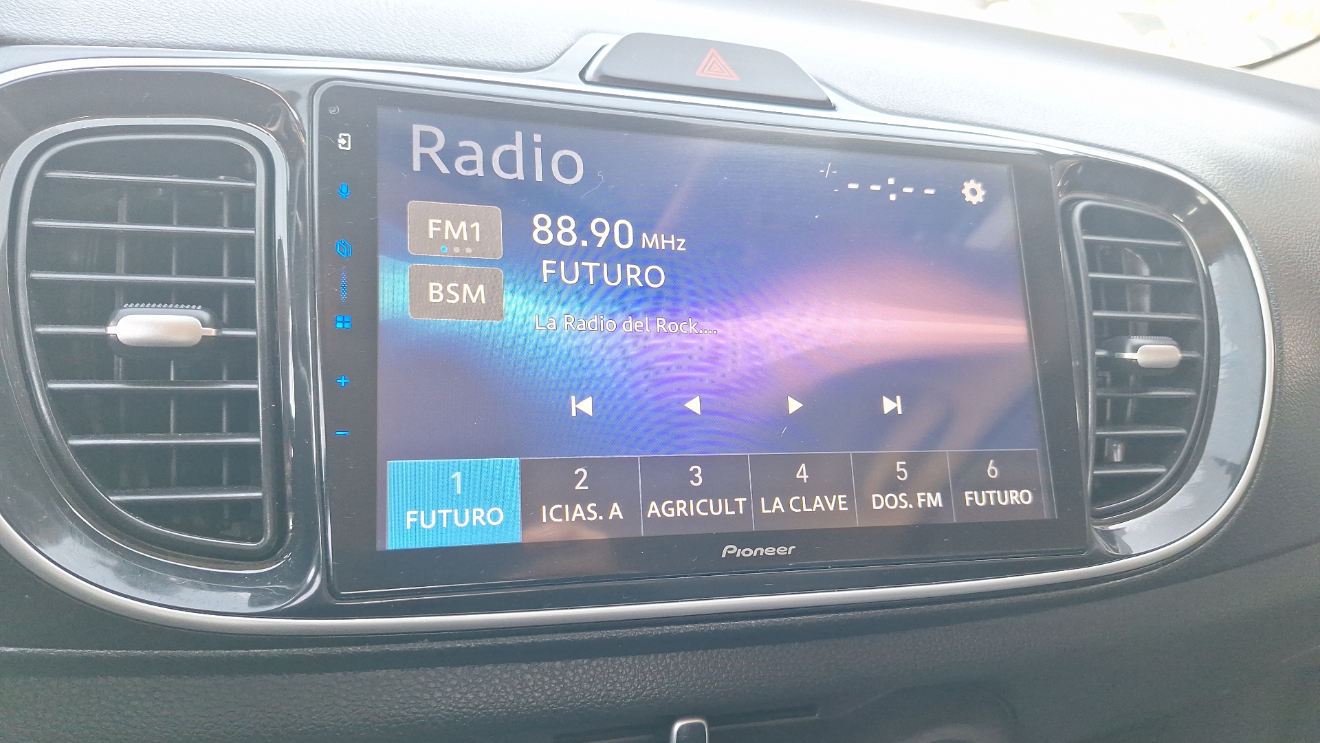 KIA Soluto — foto 10 de 15