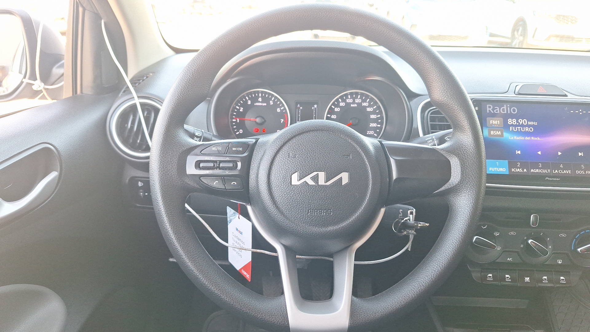 KIA Soluto — foto 8 de 15
