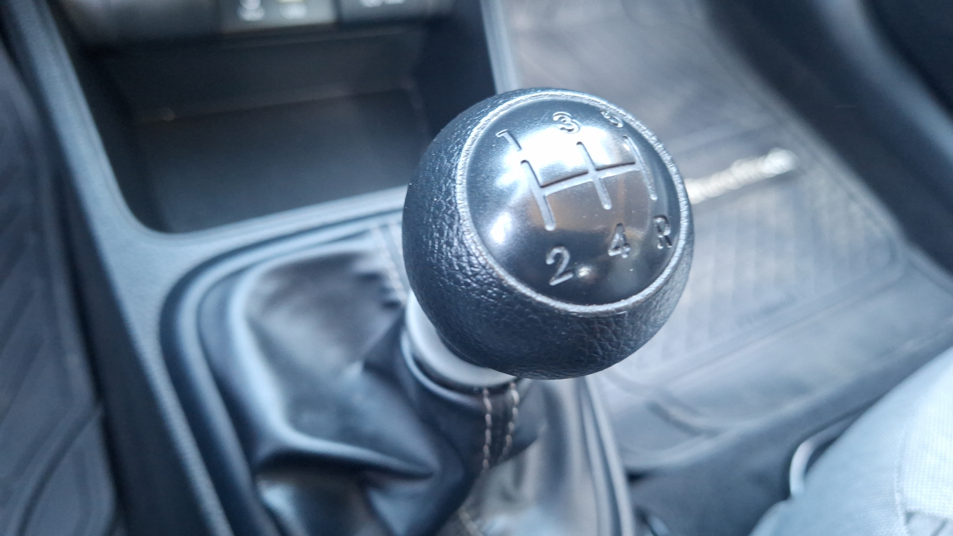 KIA Soluto — foto 11 de 15