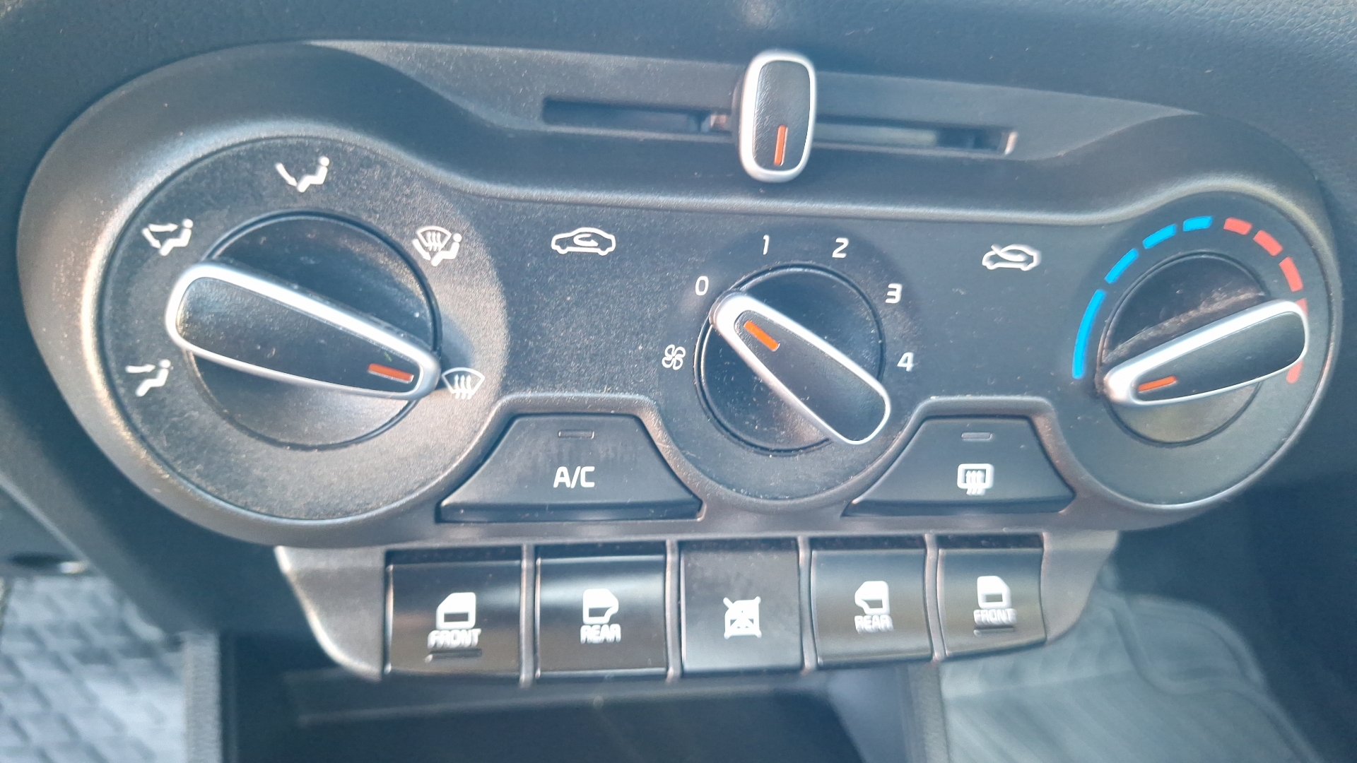 KIA Soluto — foto 15 de 15