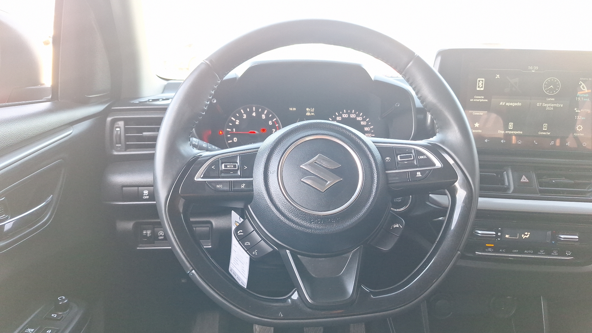 Suzuki Swift — foto 8 de 15