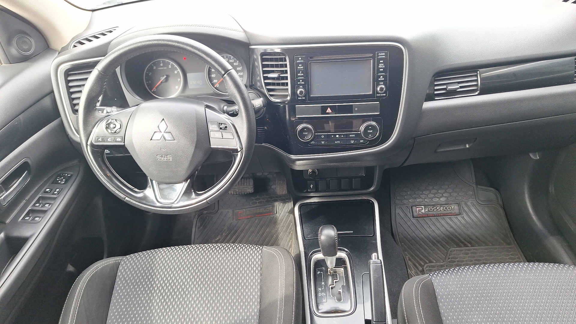 Mitsubishi Outlander — foto 6 de 15
