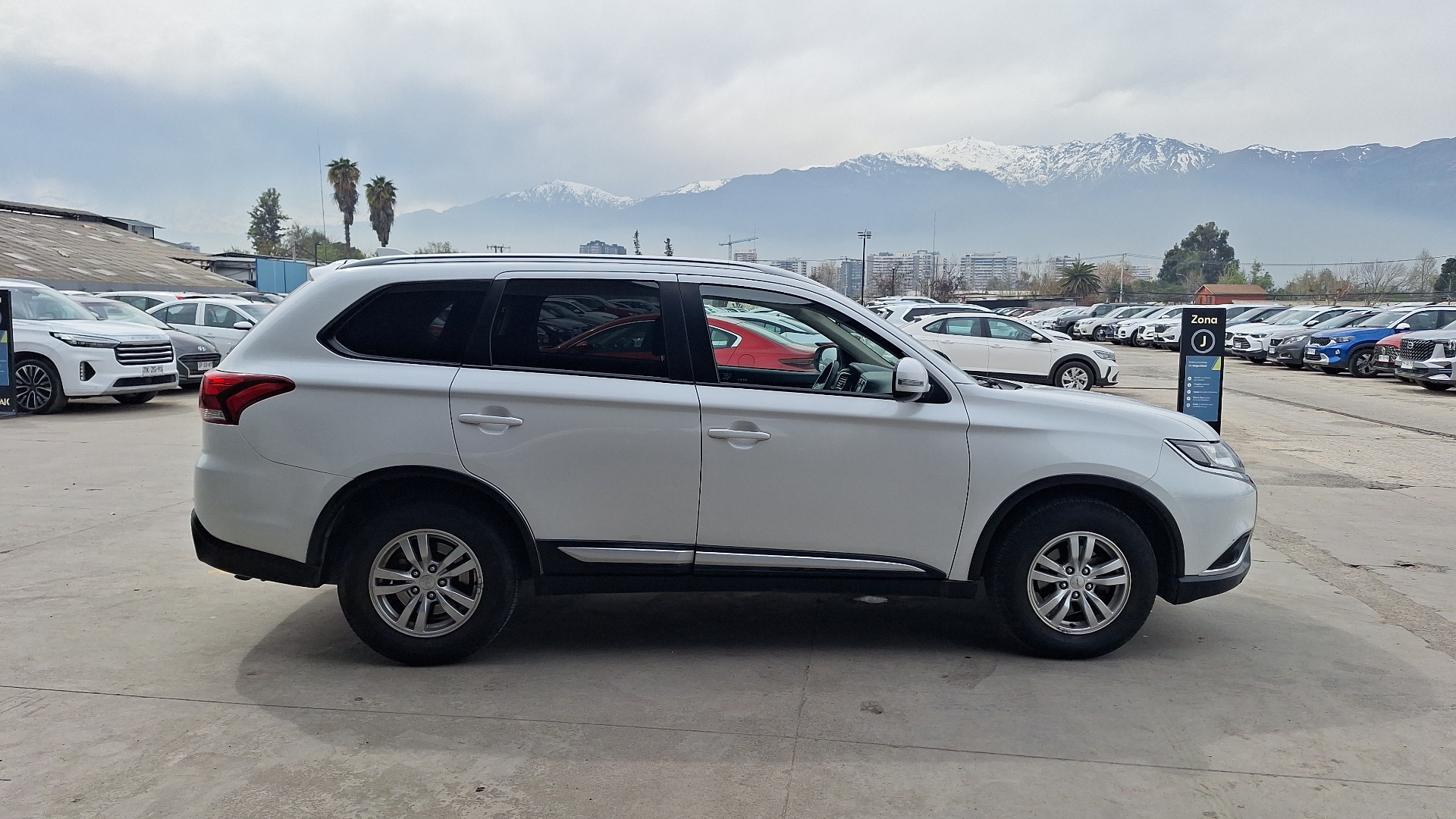 Mitsubishi Outlander — foto 5 de 15