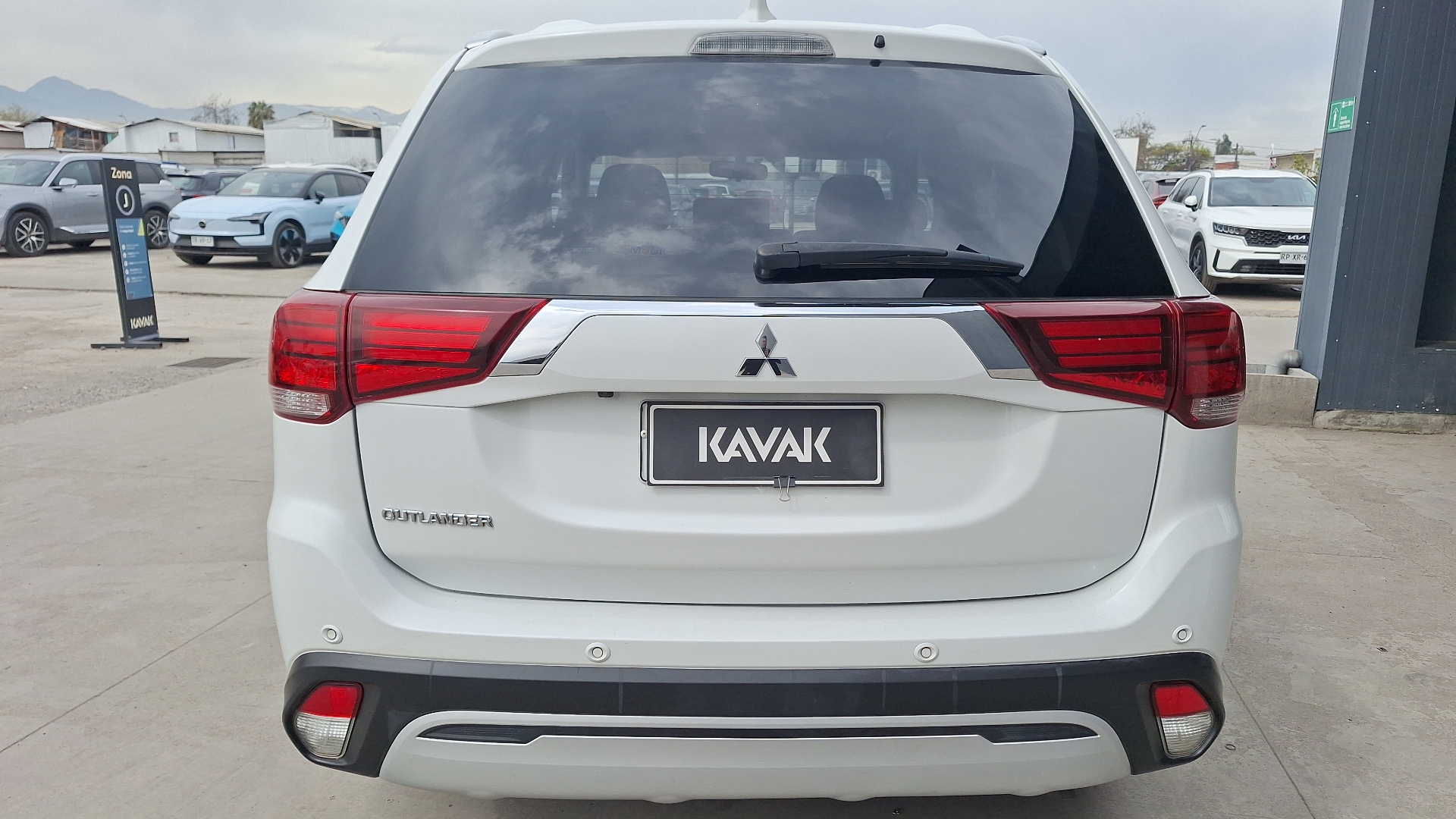 Mitsubishi Outlander — foto 3 de 15
