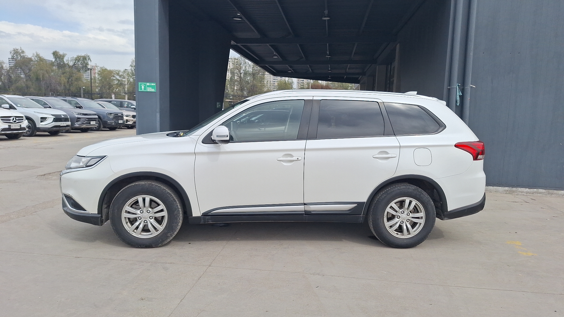 Mitsubishi Outlander — foto 2 de 15