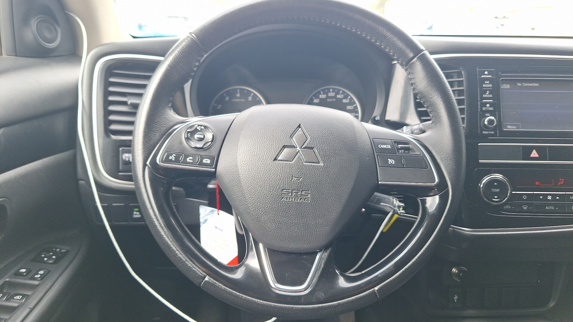 Mitsubishi Outlander — foto 8 de 15