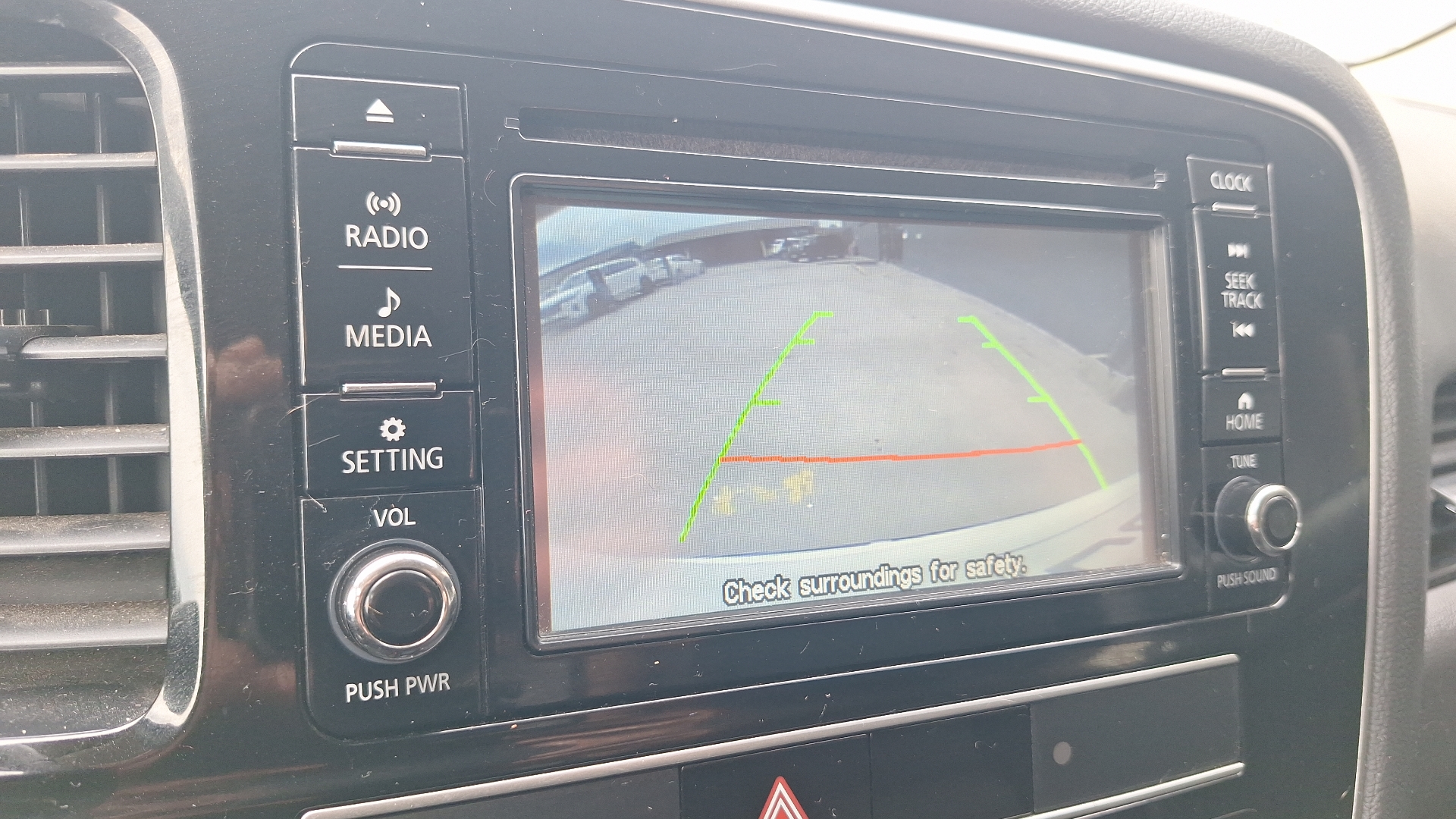 Mitsubishi Outlander — foto 12 de 15