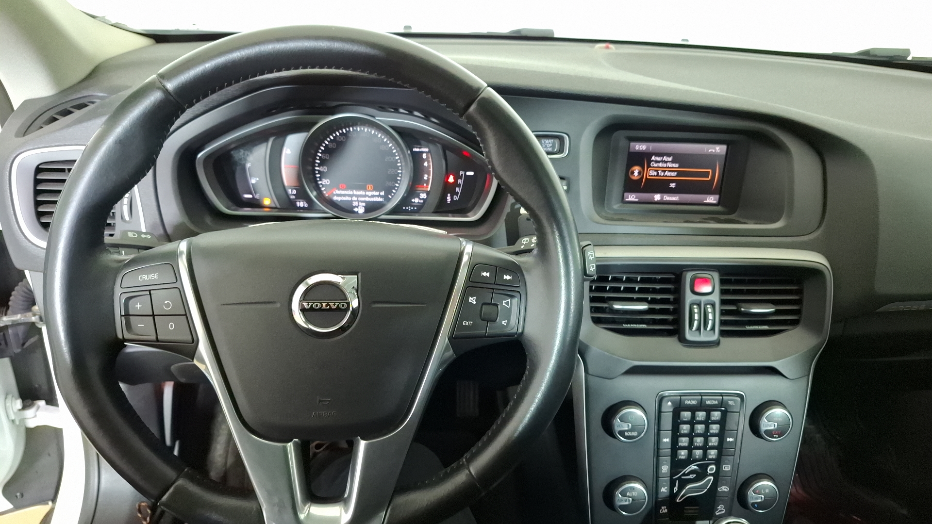 Volvo V40 — foto 8 de 15