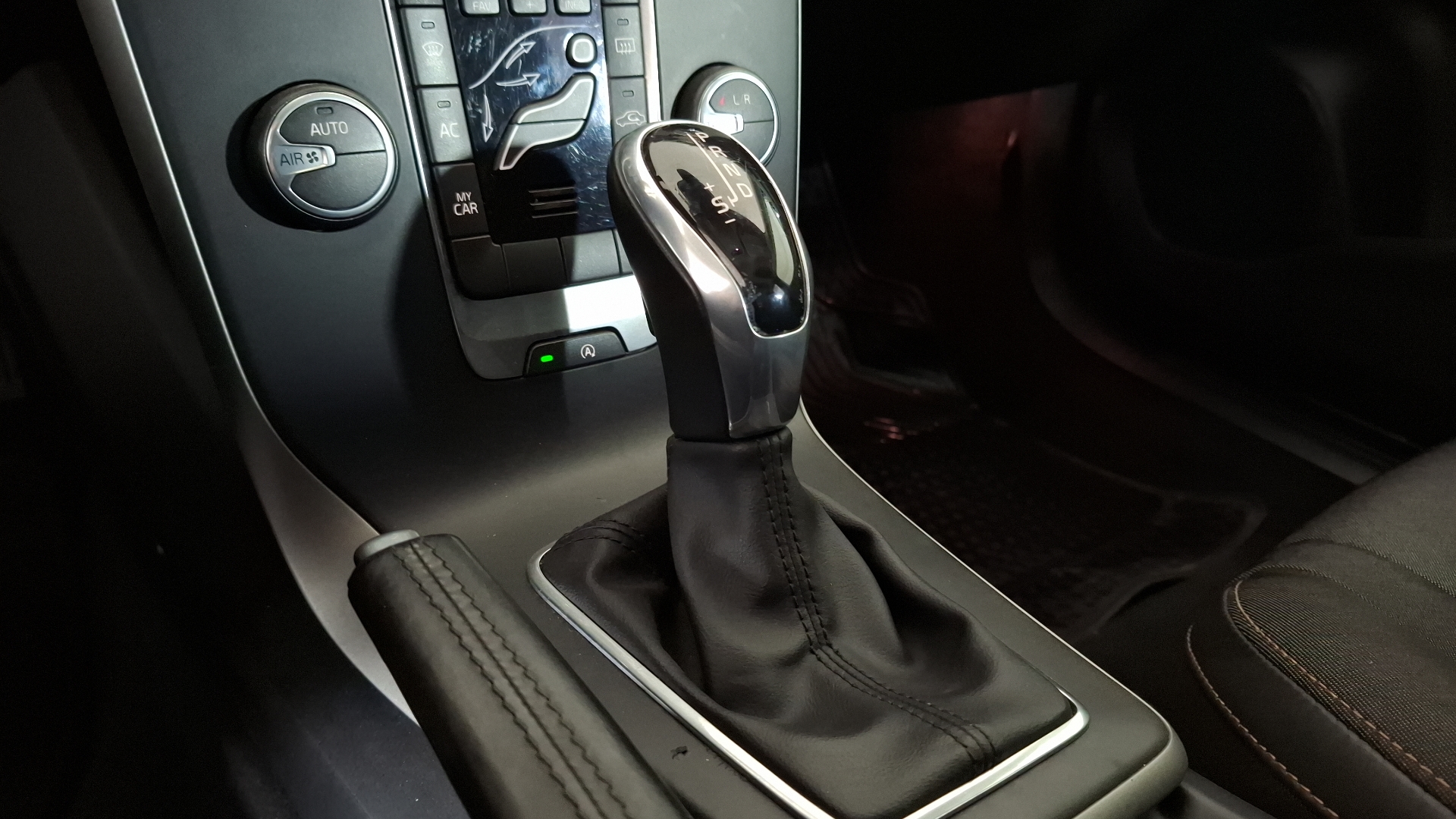 Volvo V40 — foto 11 de 15