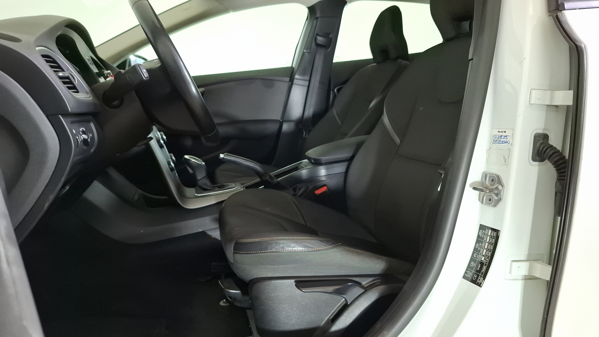 Volvo V40 — foto 12 de 15
