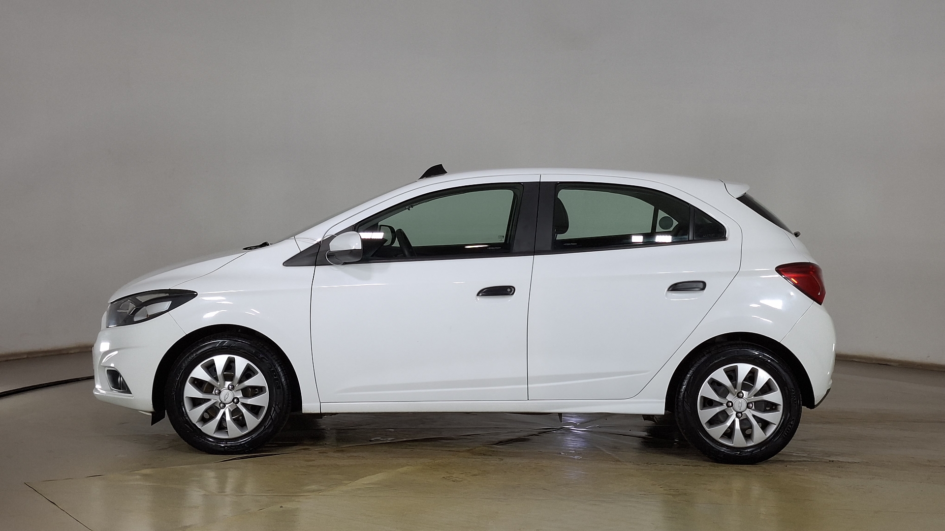 Chevrolet Onix — foto 7 de 15