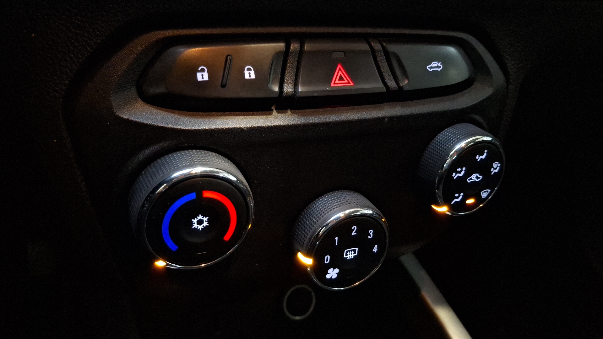 Chevrolet Onix — foto 14 de 15