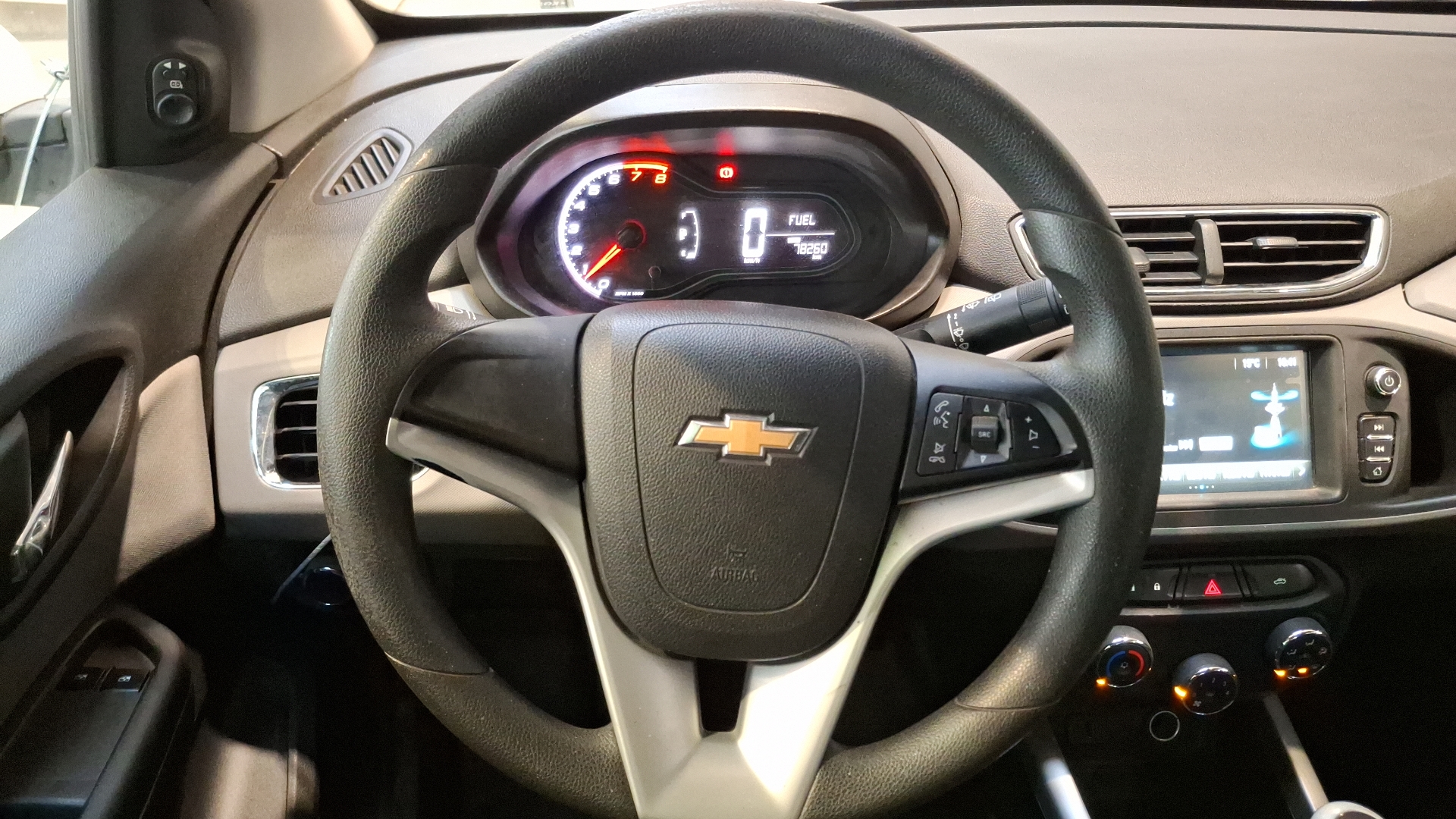 Chevrolet Onix — foto 8 de 15