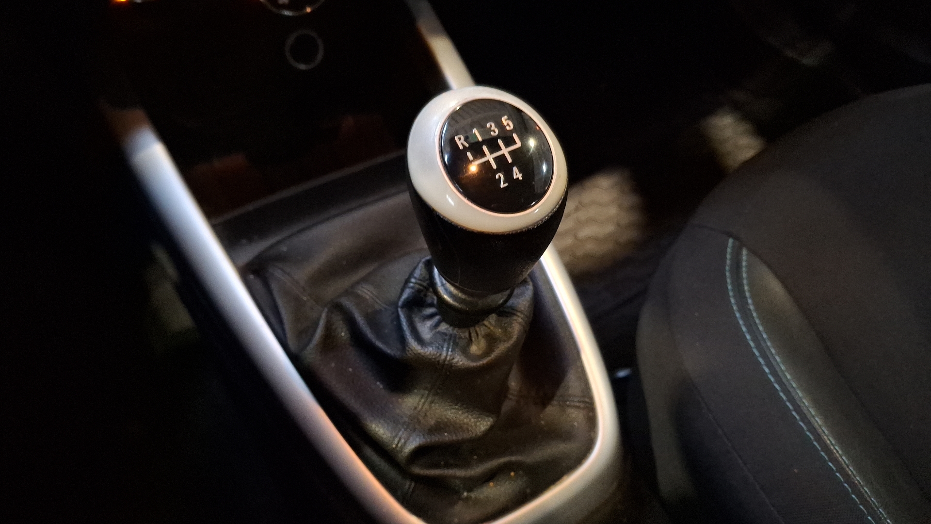 Chevrolet Onix — foto 11 de 15