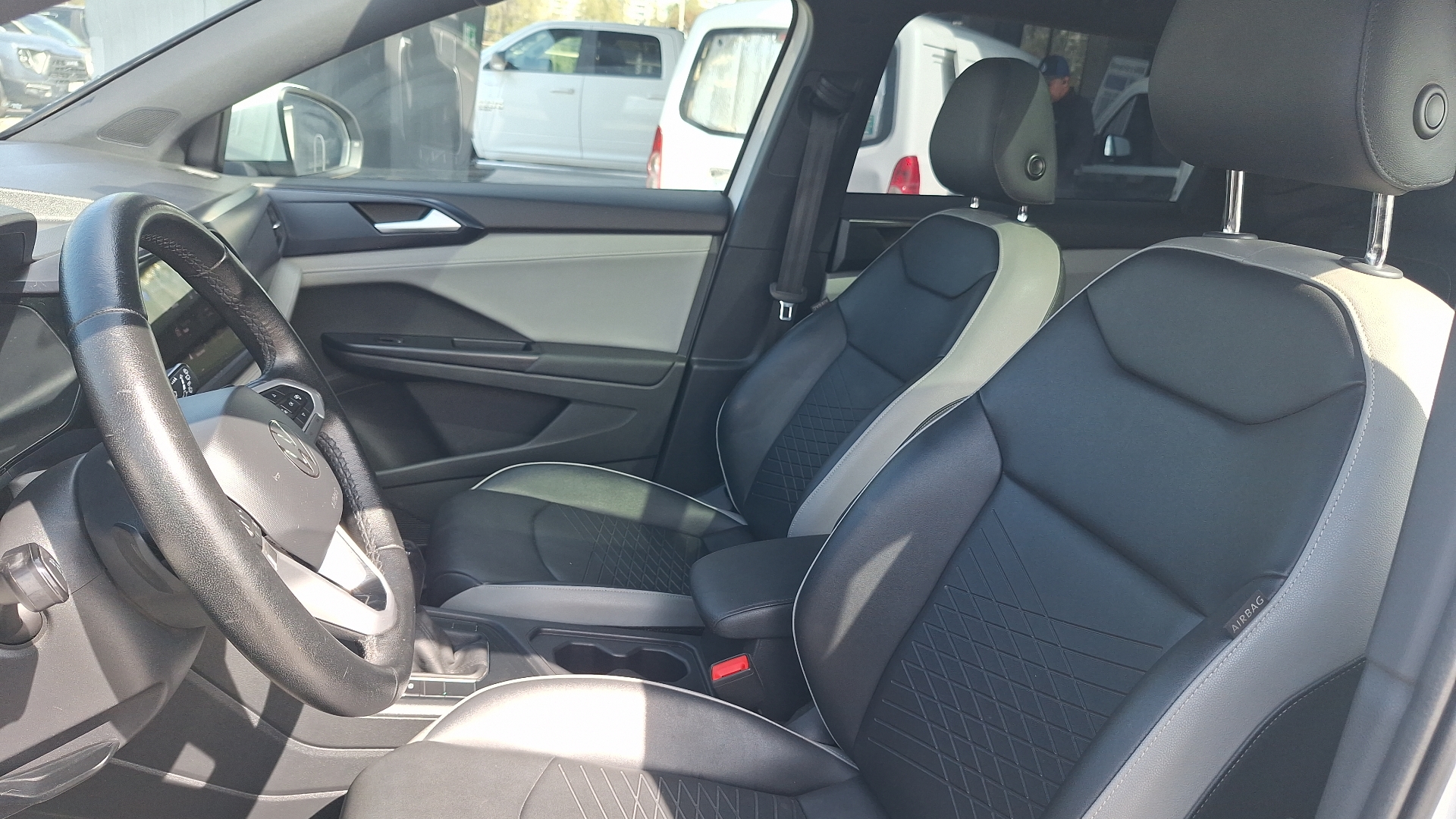 Volkswagen Taos — foto 15 de 16