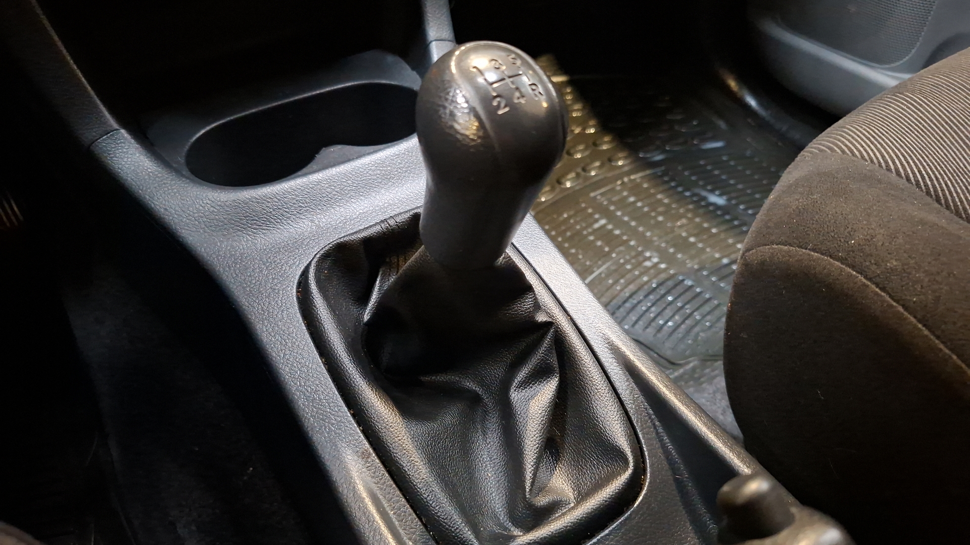 Toyota Rush — foto 11 de 16