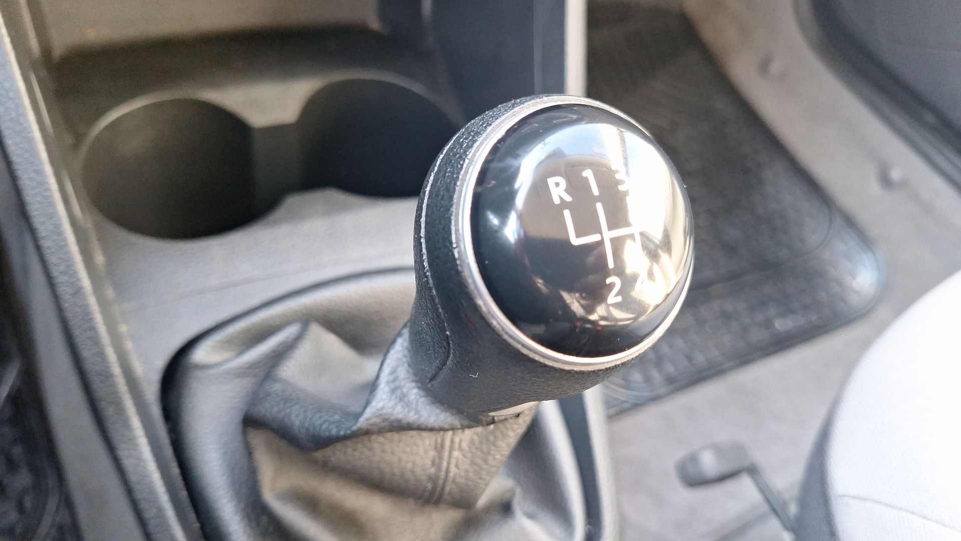 Volkswagen Gol — foto 11 de 14