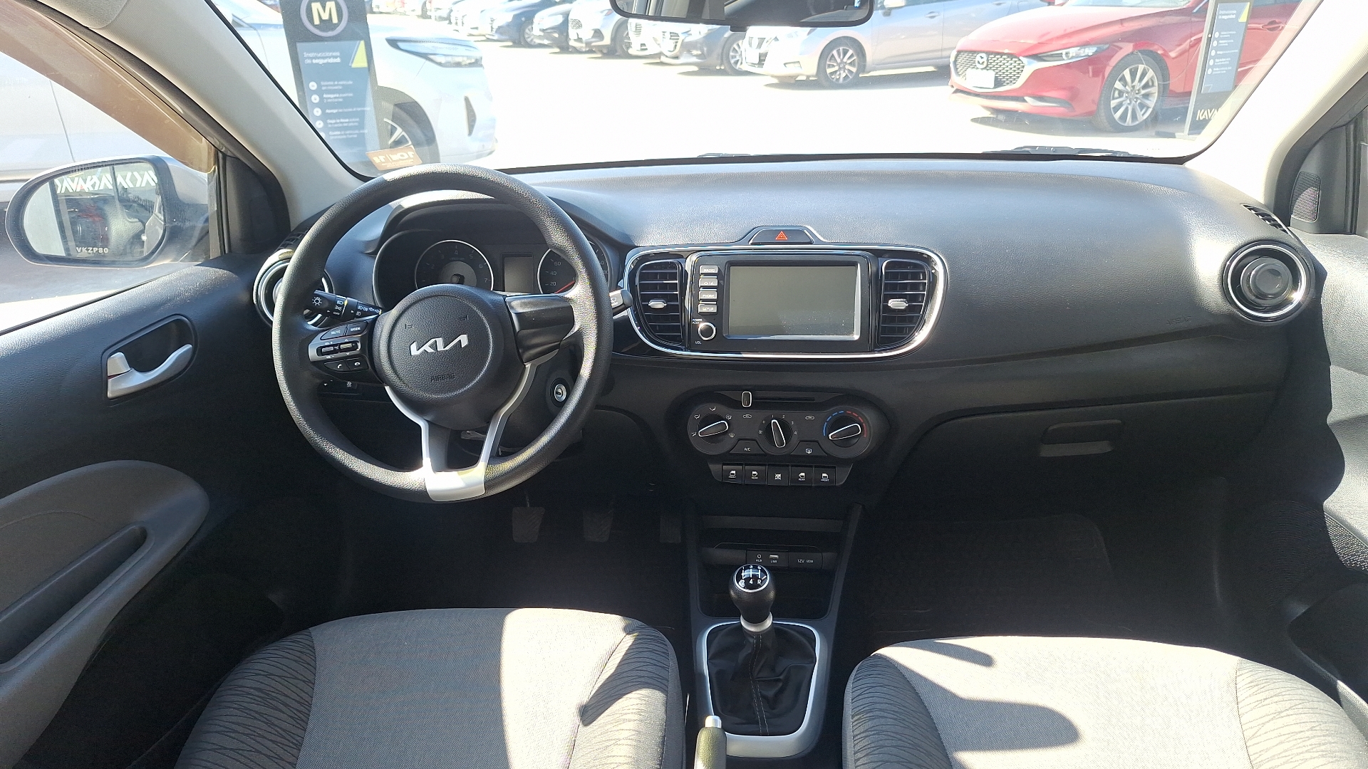 KIA Soluto — foto 6 de 16