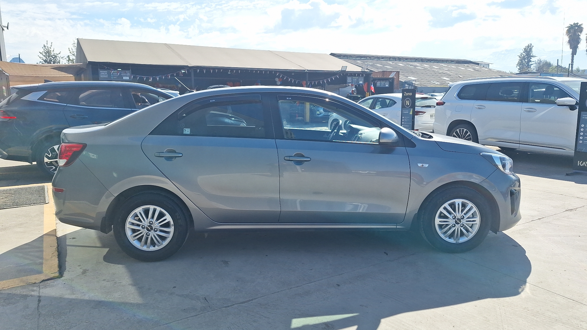 KIA Soluto — foto 5 de 16