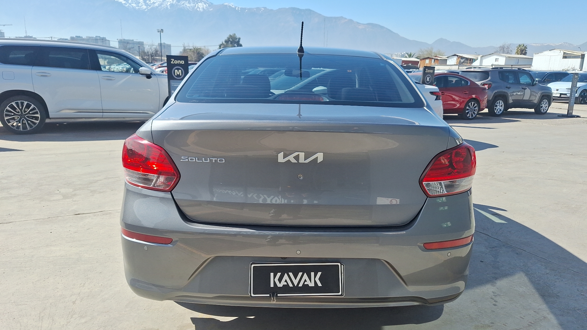 KIA Soluto — foto 3 de 16