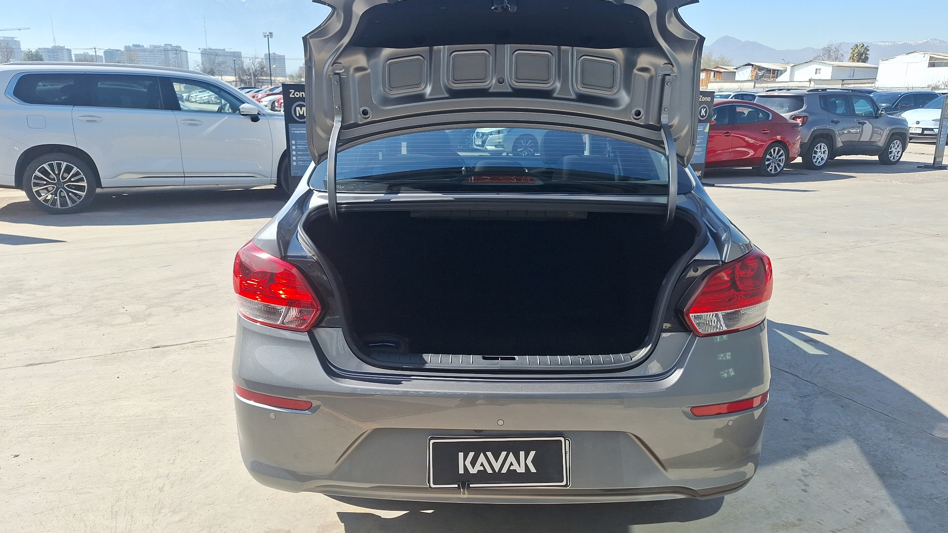 KIA Soluto — foto 4 de 16