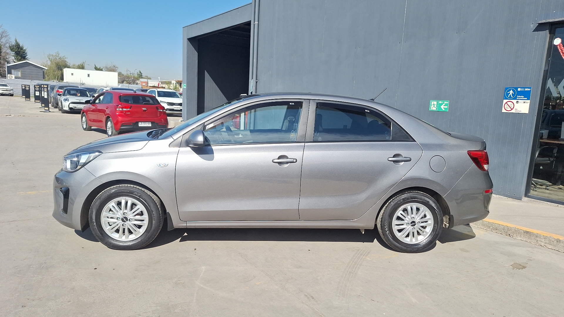 KIA Soluto — foto 2 de 16