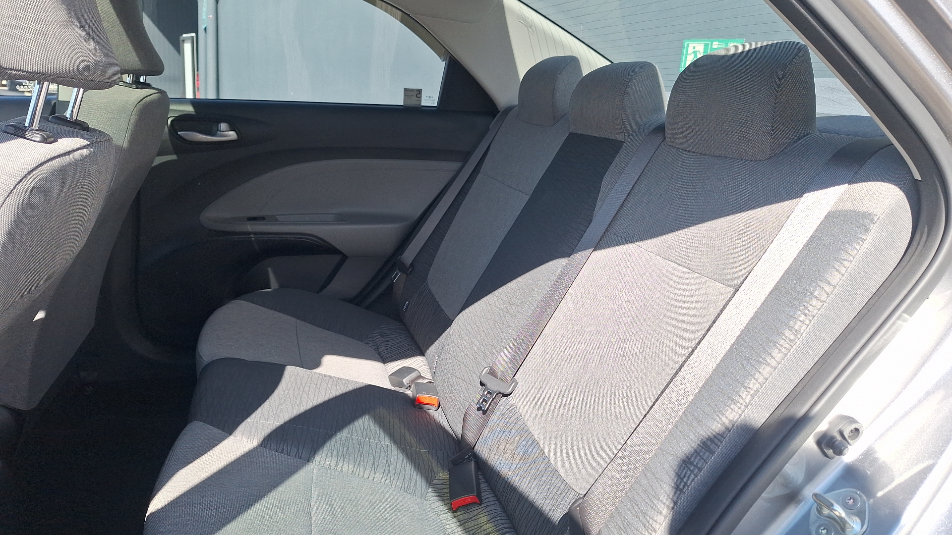 KIA Soluto — foto 14 de 16