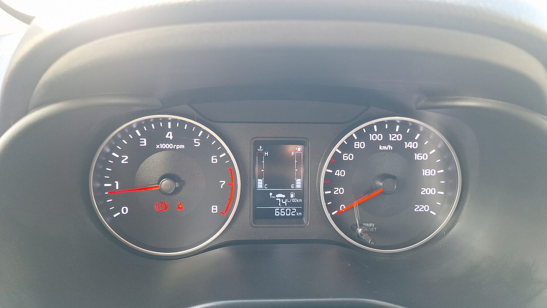 KIA Soluto — foto 9 de 16