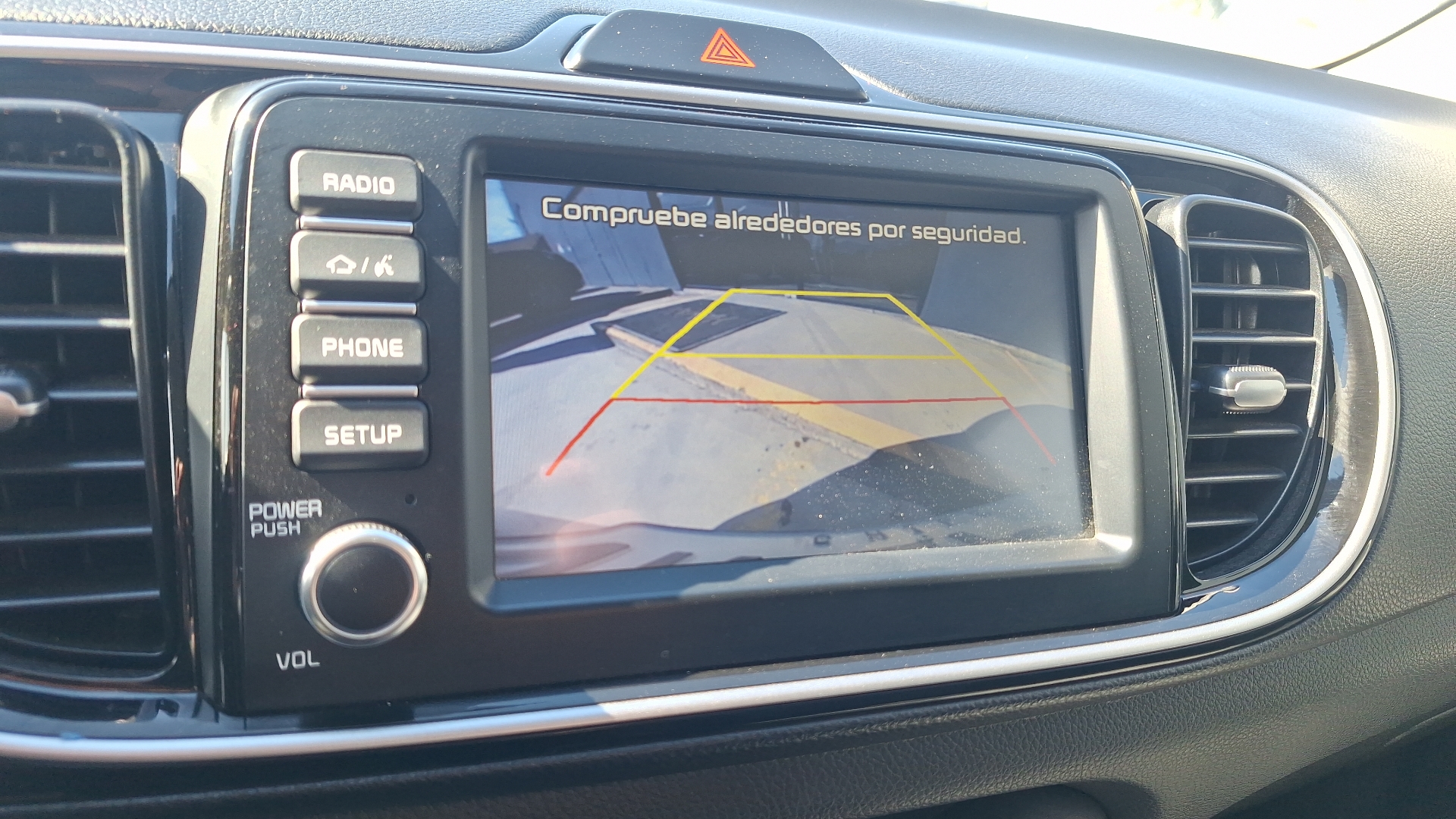 KIA Soluto — foto 12 de 16