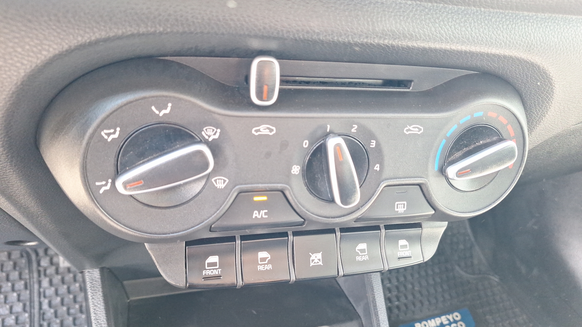 KIA Soluto — foto 16 de 16