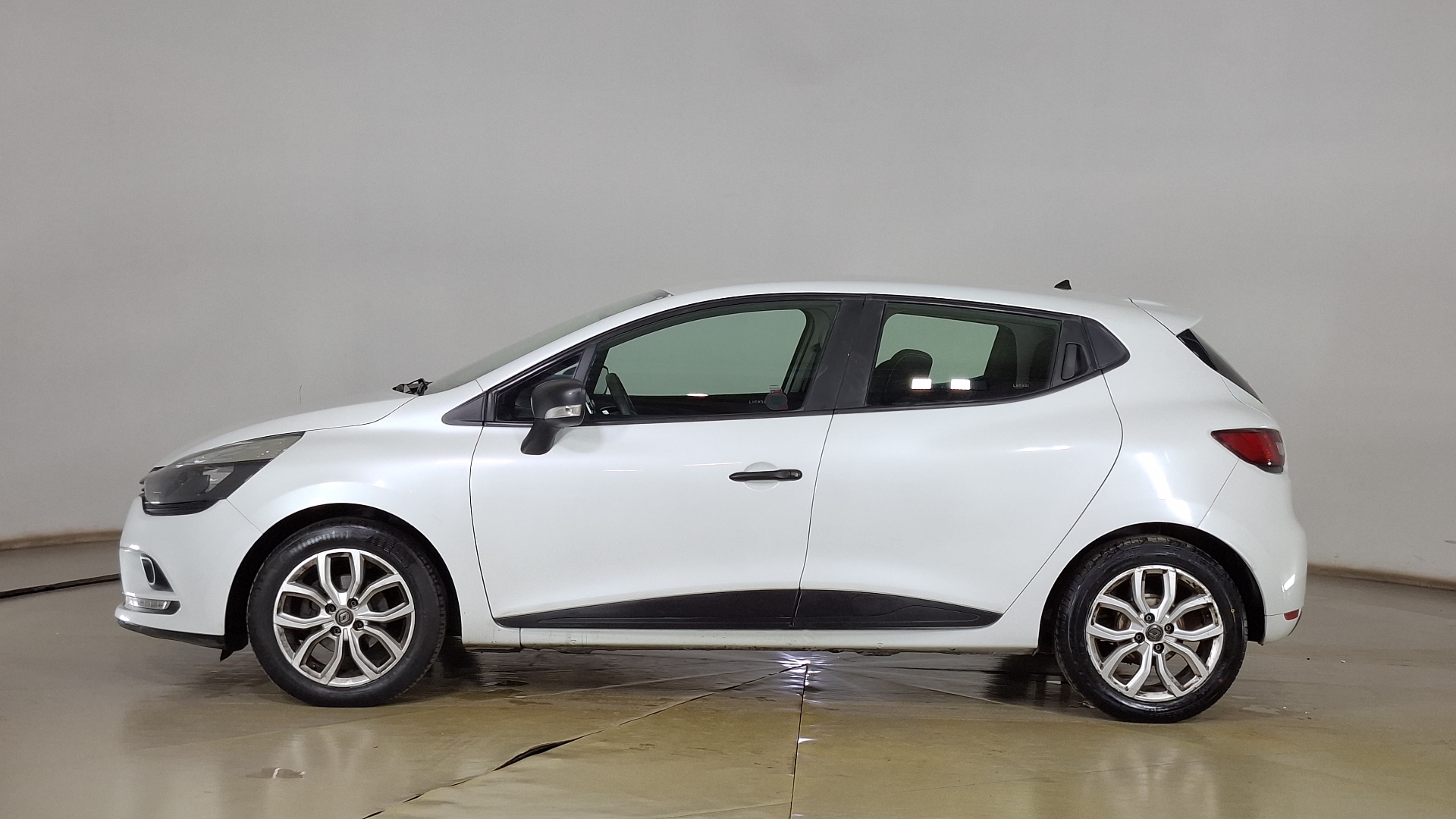 Renault Clio — foto 7 de 15