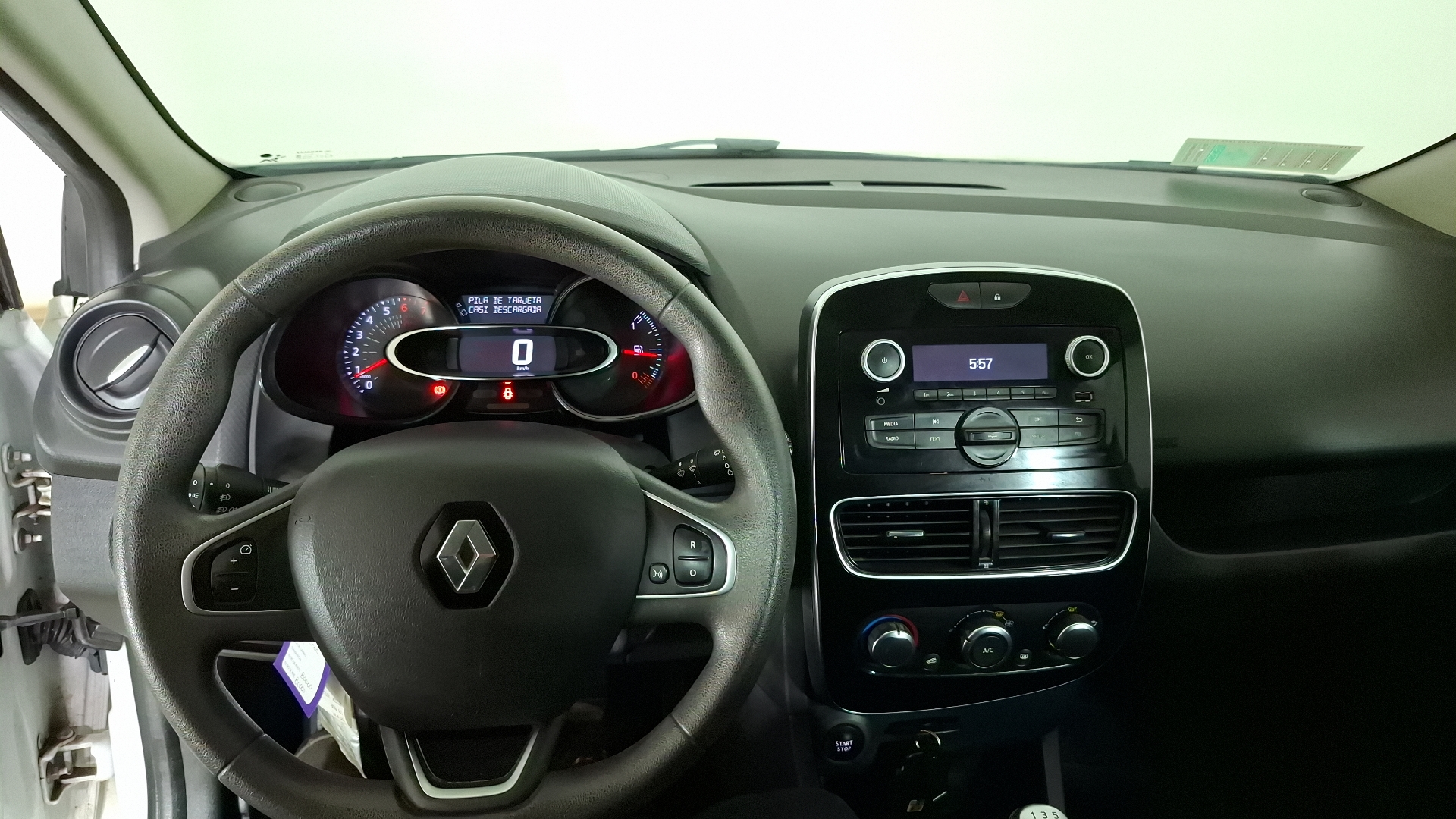 Renault Clio — foto 8 de 15