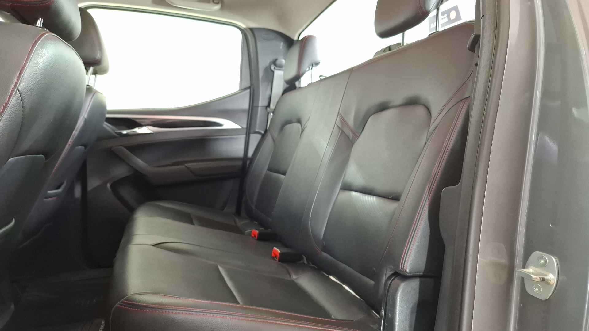 Maxus T60 — foto 14 de 16