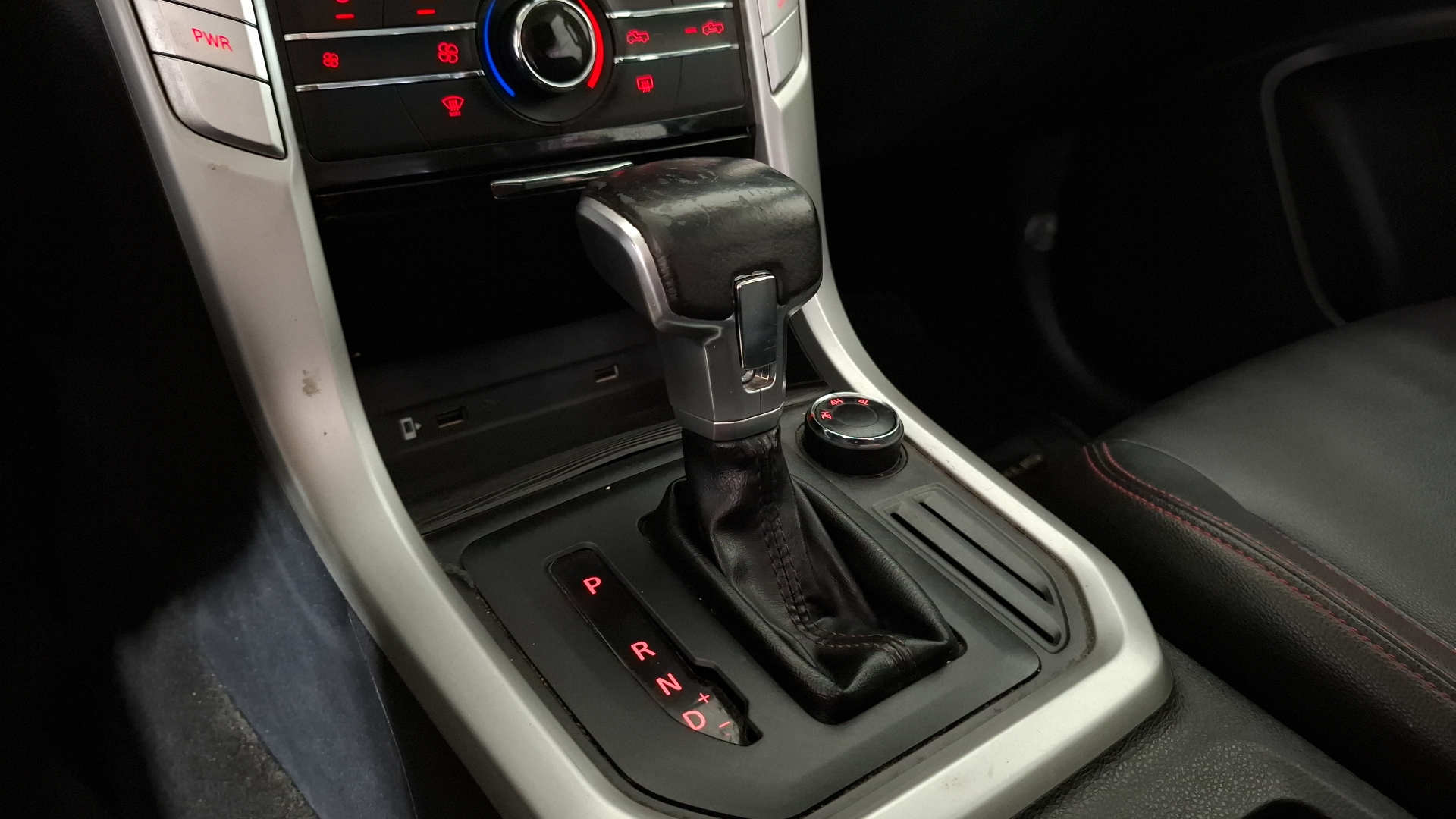 Maxus T60 — foto 11 de 16