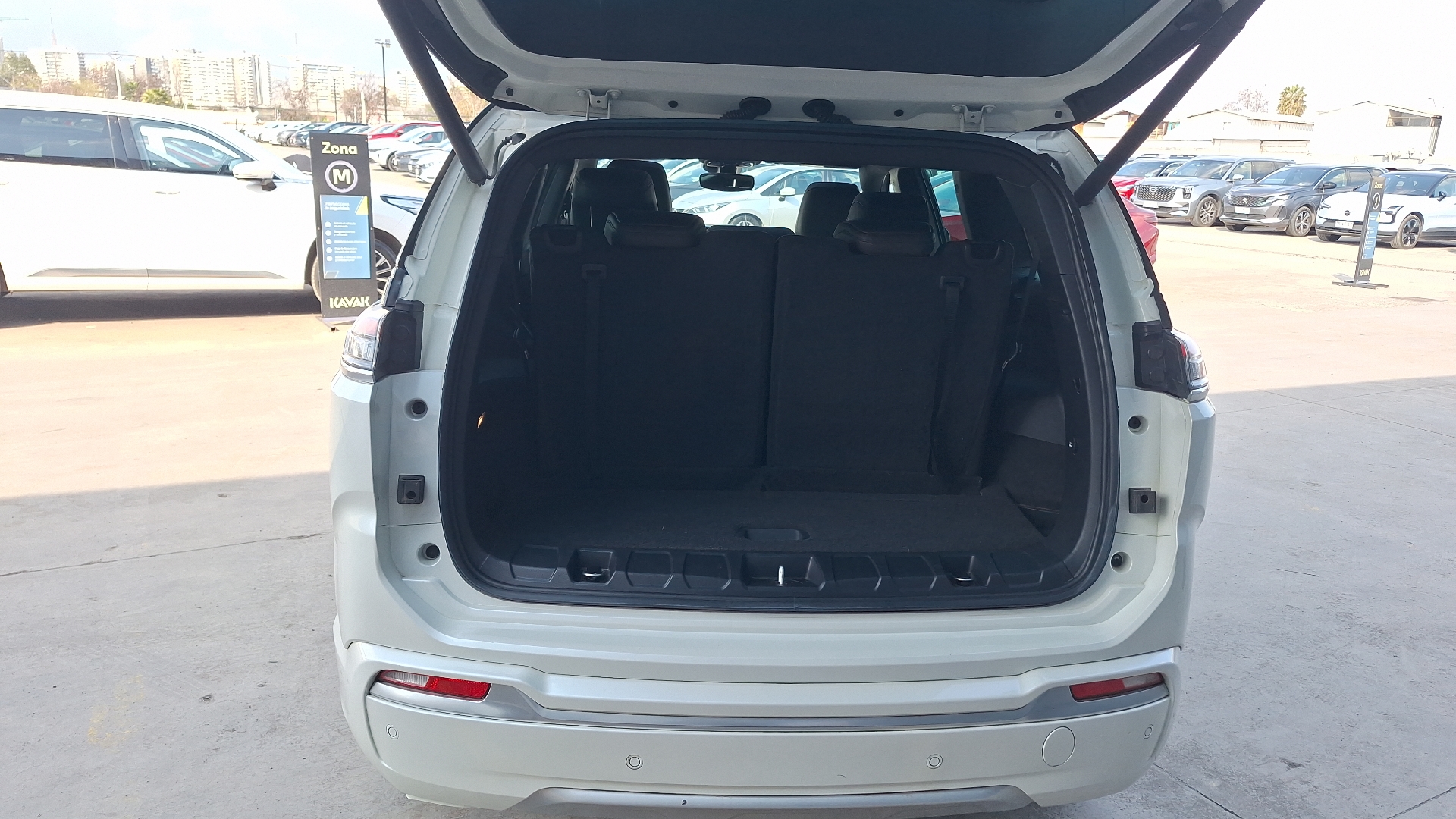 Jeep Commander — foto 4 de 17