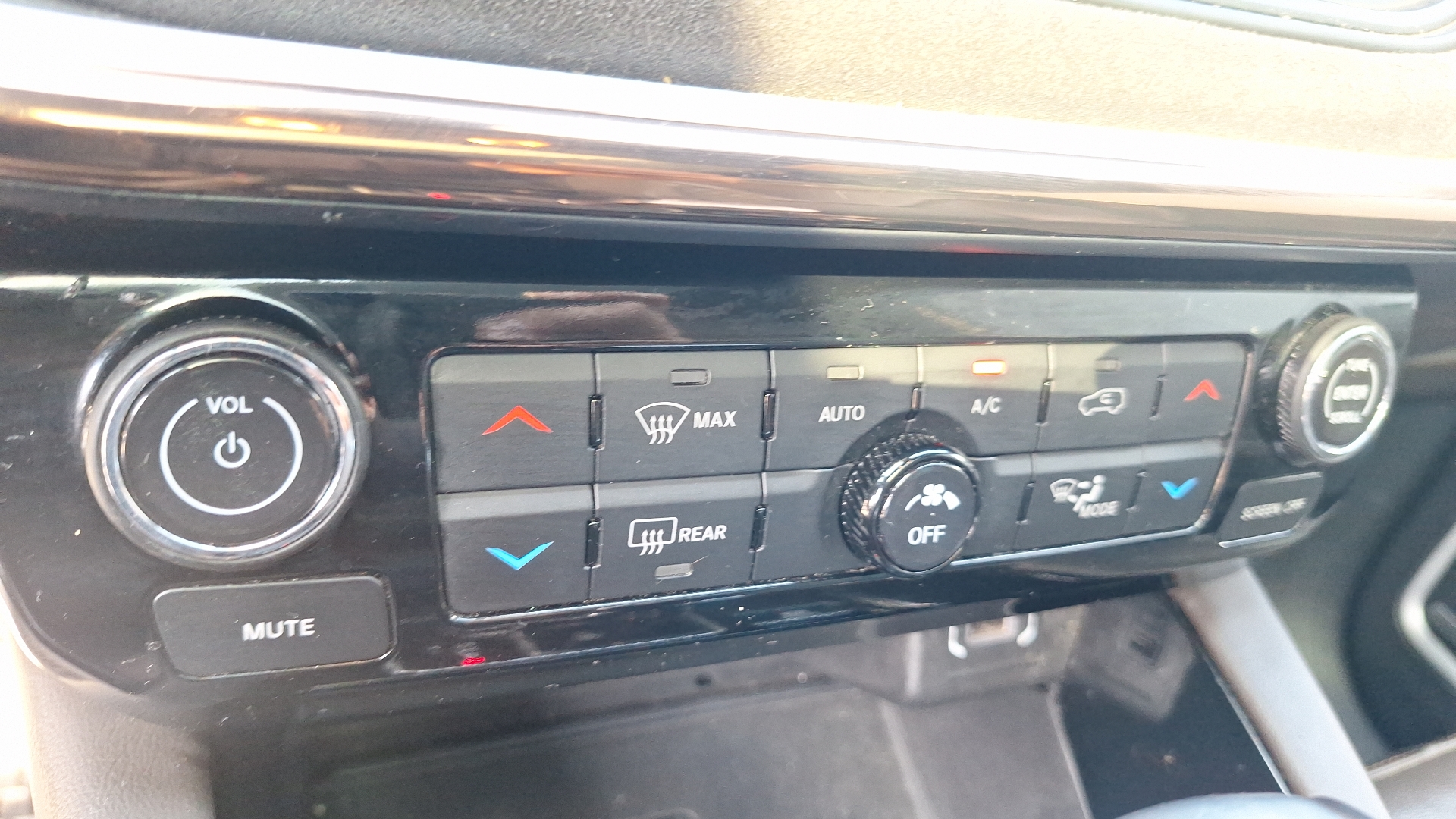 Jeep Commander — foto 17 de 17