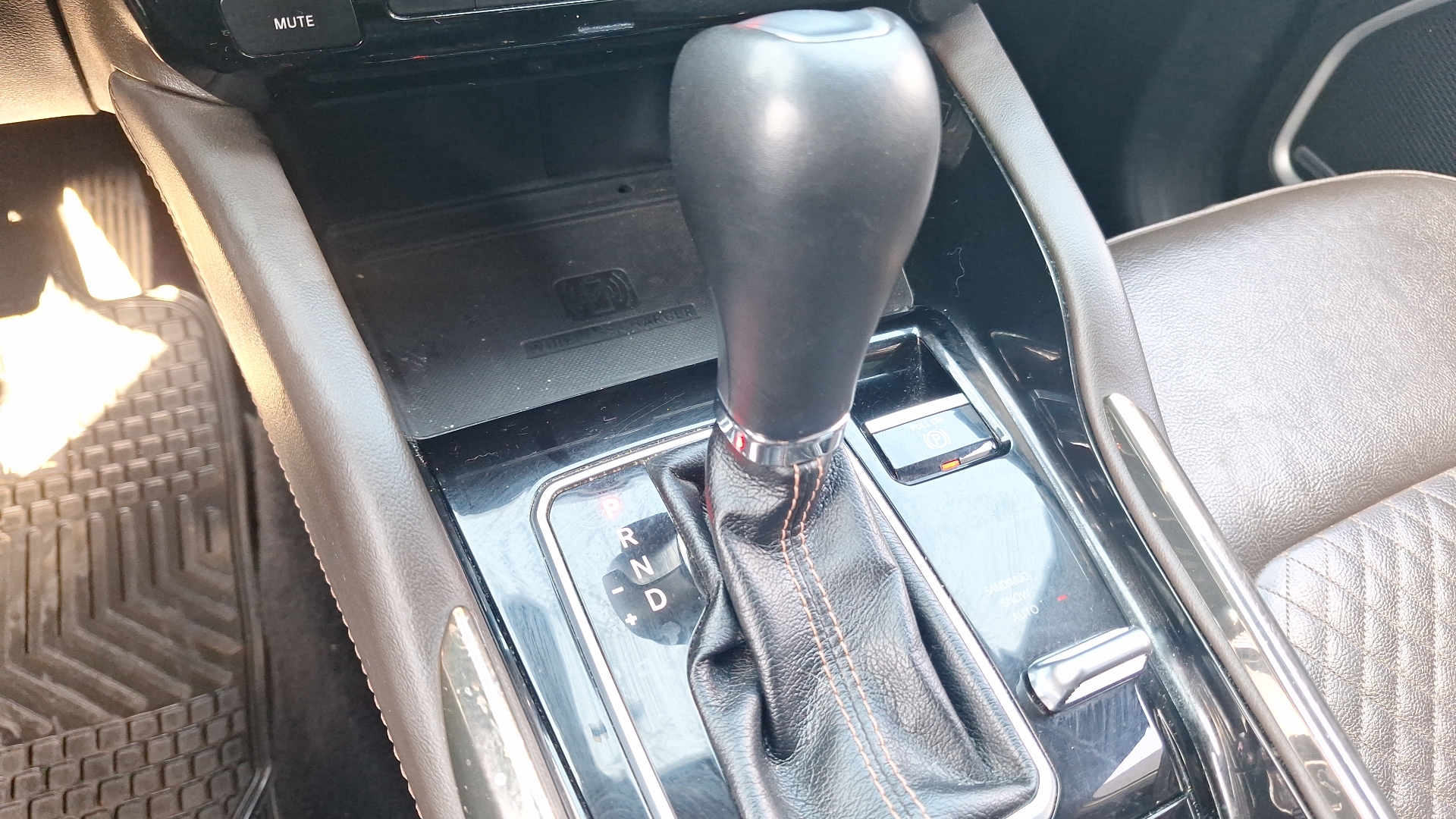 Jeep Commander — foto 11 de 17