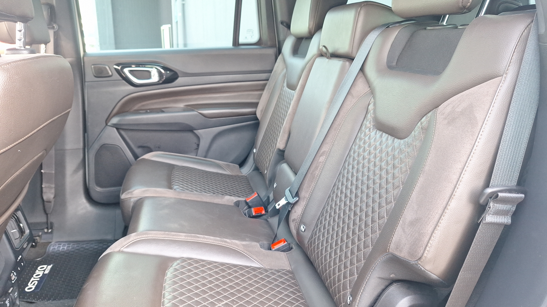 Jeep Commander — foto 15 de 17