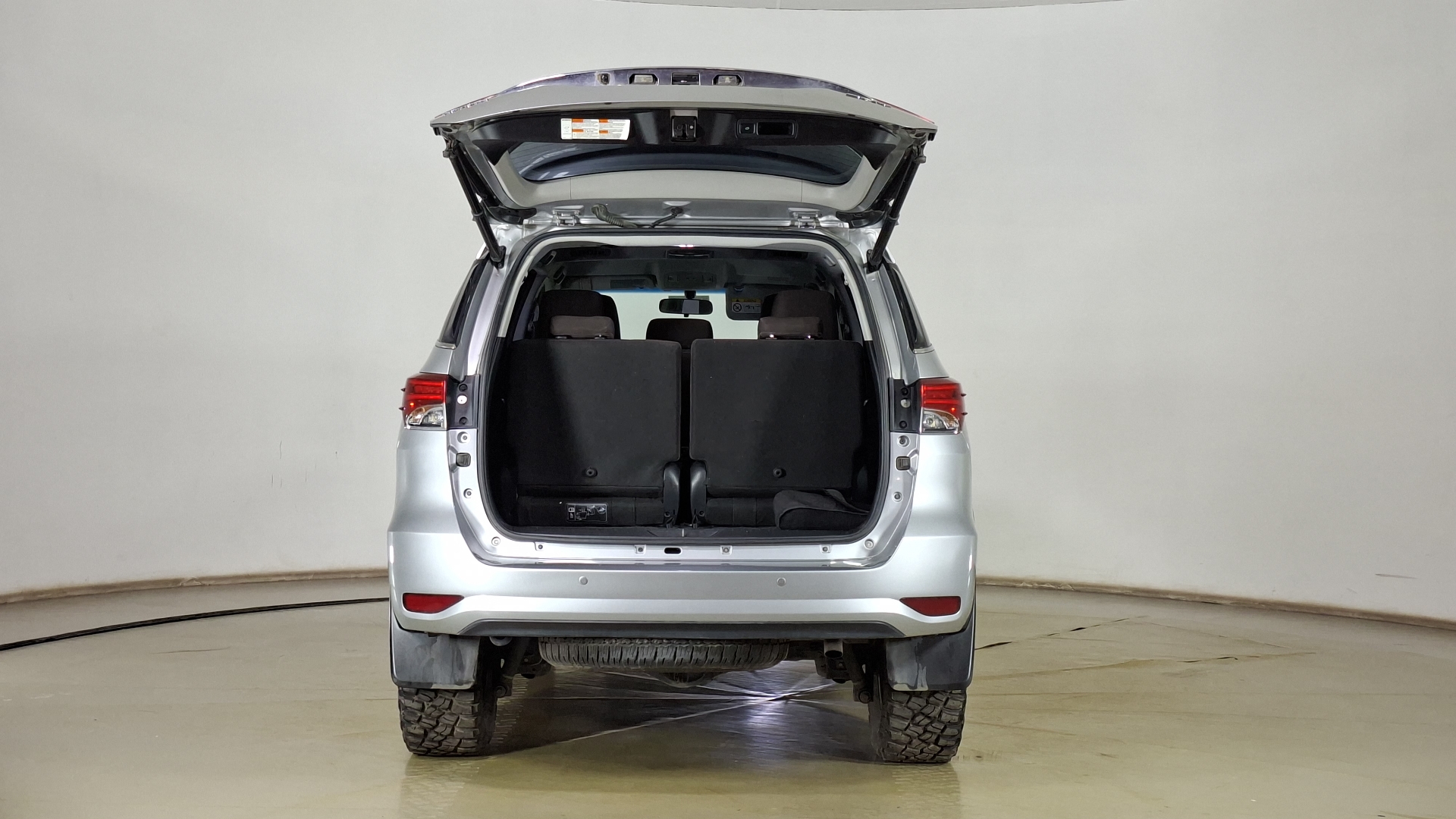 Toyota Fortuner — foto 6 de 17