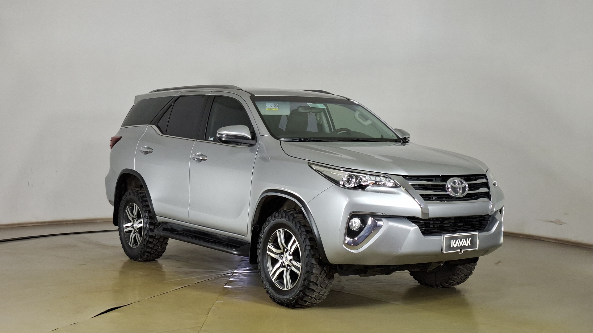 Toyota Fortuner — foto 3 de 17