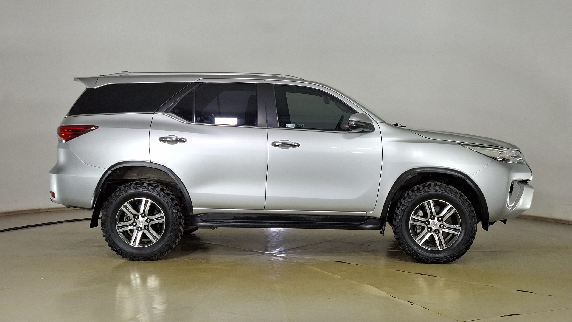 Toyota Fortuner — foto 4 de 17