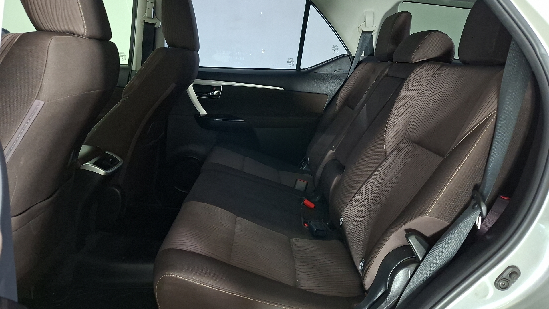 Toyota Fortuner — foto 14 de 17