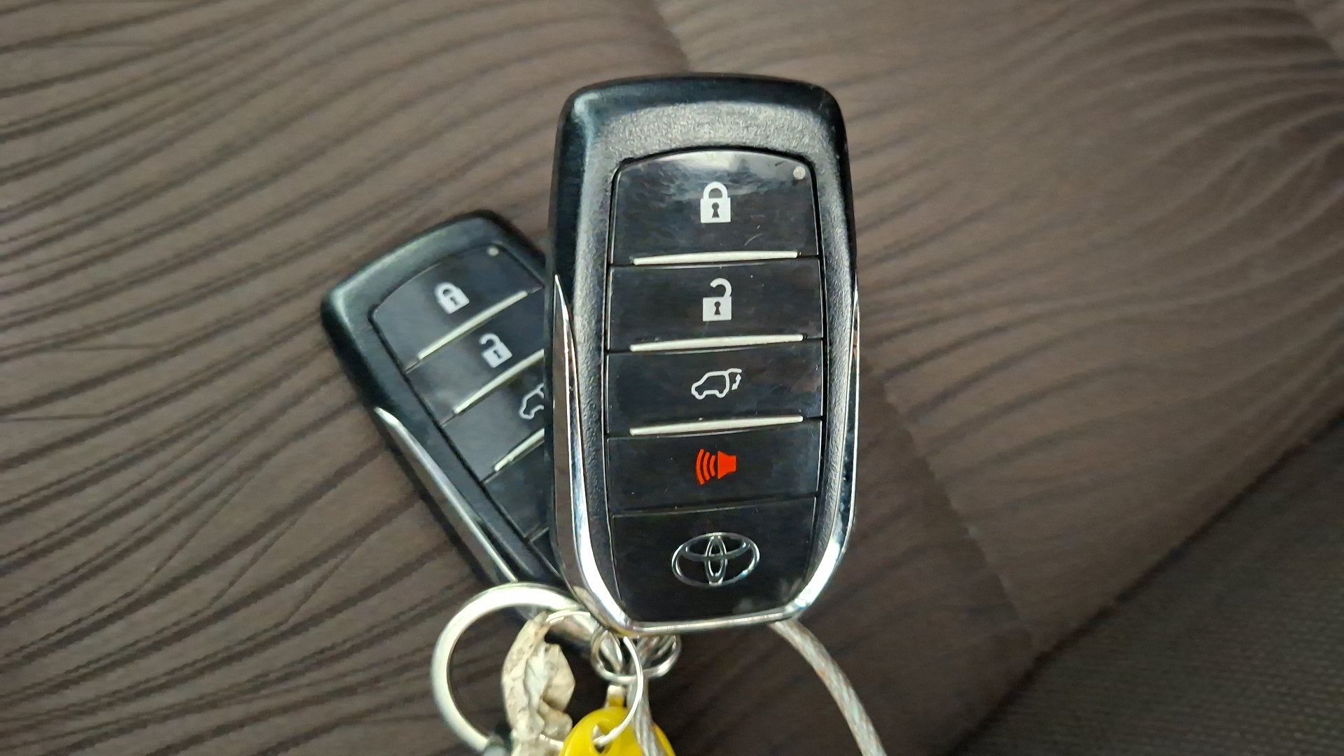 Toyota Fortuner — foto 17 de 17